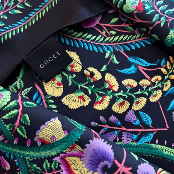 Display #1 Gucci Floral Black Green Multicolor Flora Silk Scarf Wrap - Picture 9 of 11